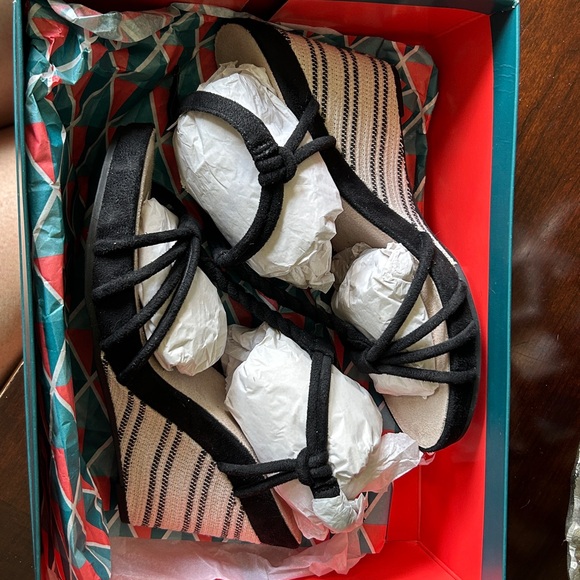 AEROSOLES Black Heel Rest Shoes - Picture 1 of 4